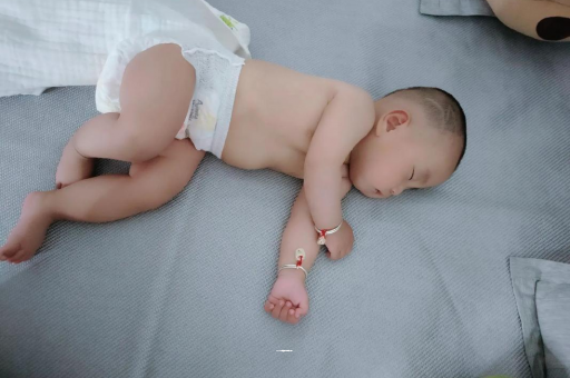 海拉尔几个月宝宝会抬头